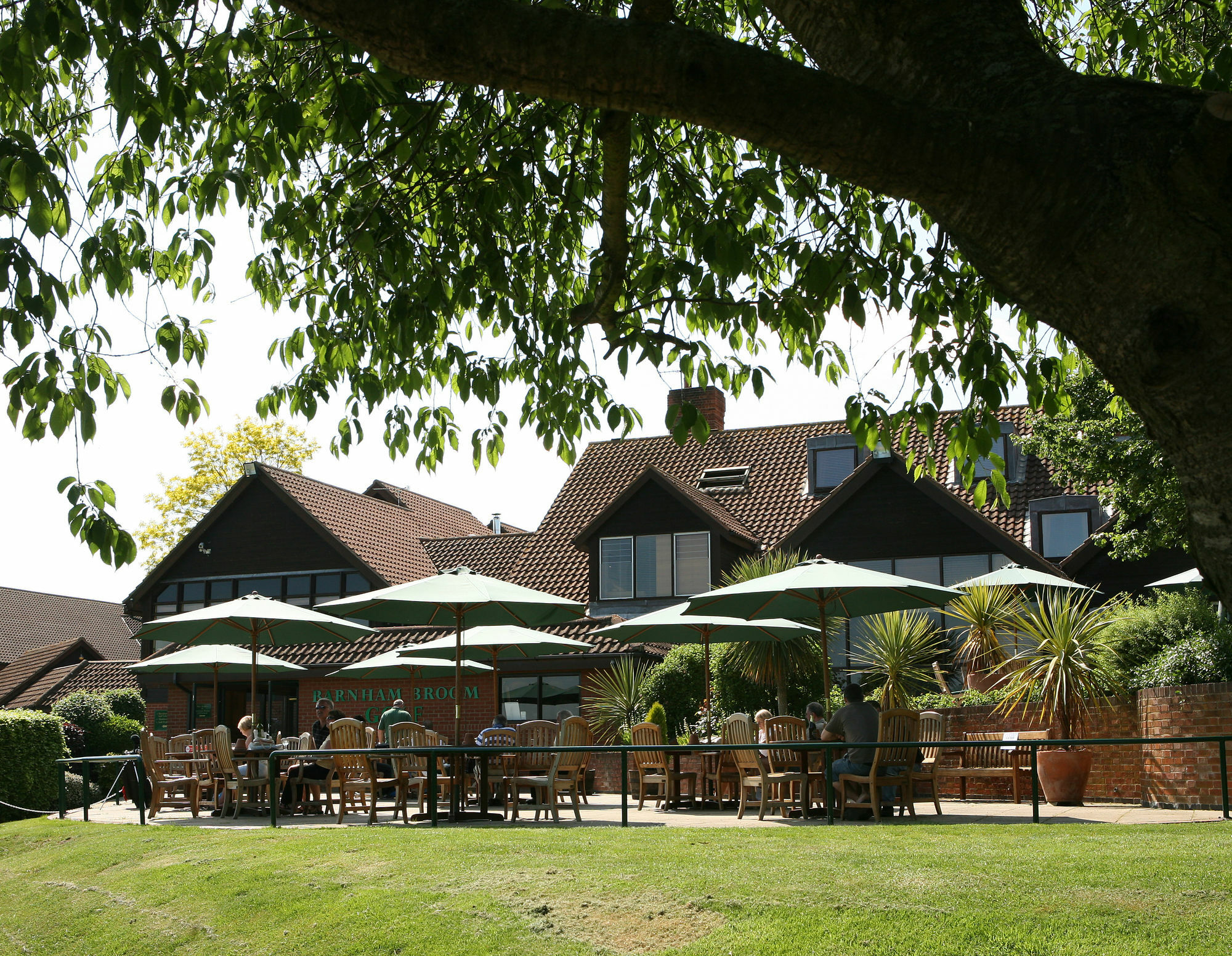 บาร์นแฮม บรูม โฮเต็ล กอล์ฟ แอนด์ สปา Hotel Colton  ภายนอก รูปภาพ